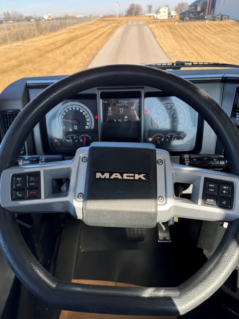 2021 MACK AN64T - USED TRUCKS DAY CAB - image 14
